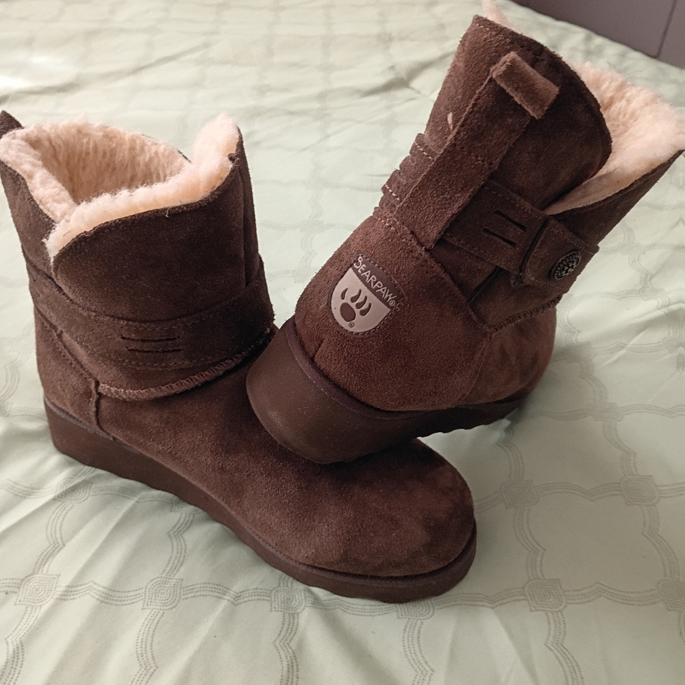 BearPaw Tan Suede Boots with Soft Lining - Picture 4 of 8
